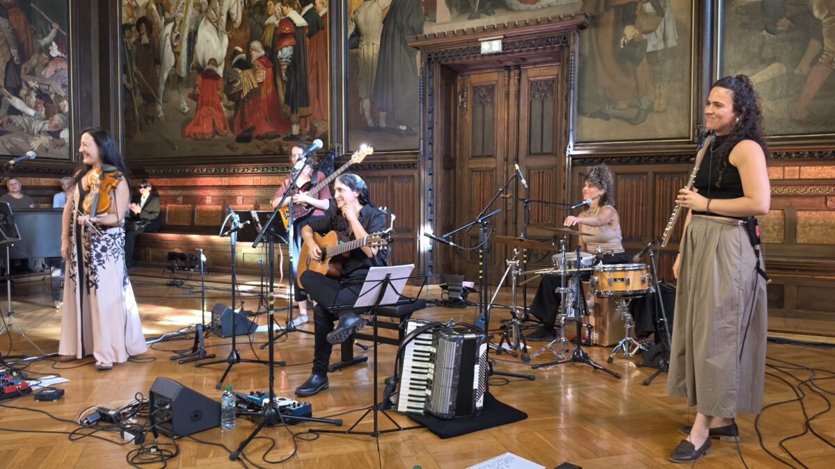 Umjubeltes Konzert von Olama